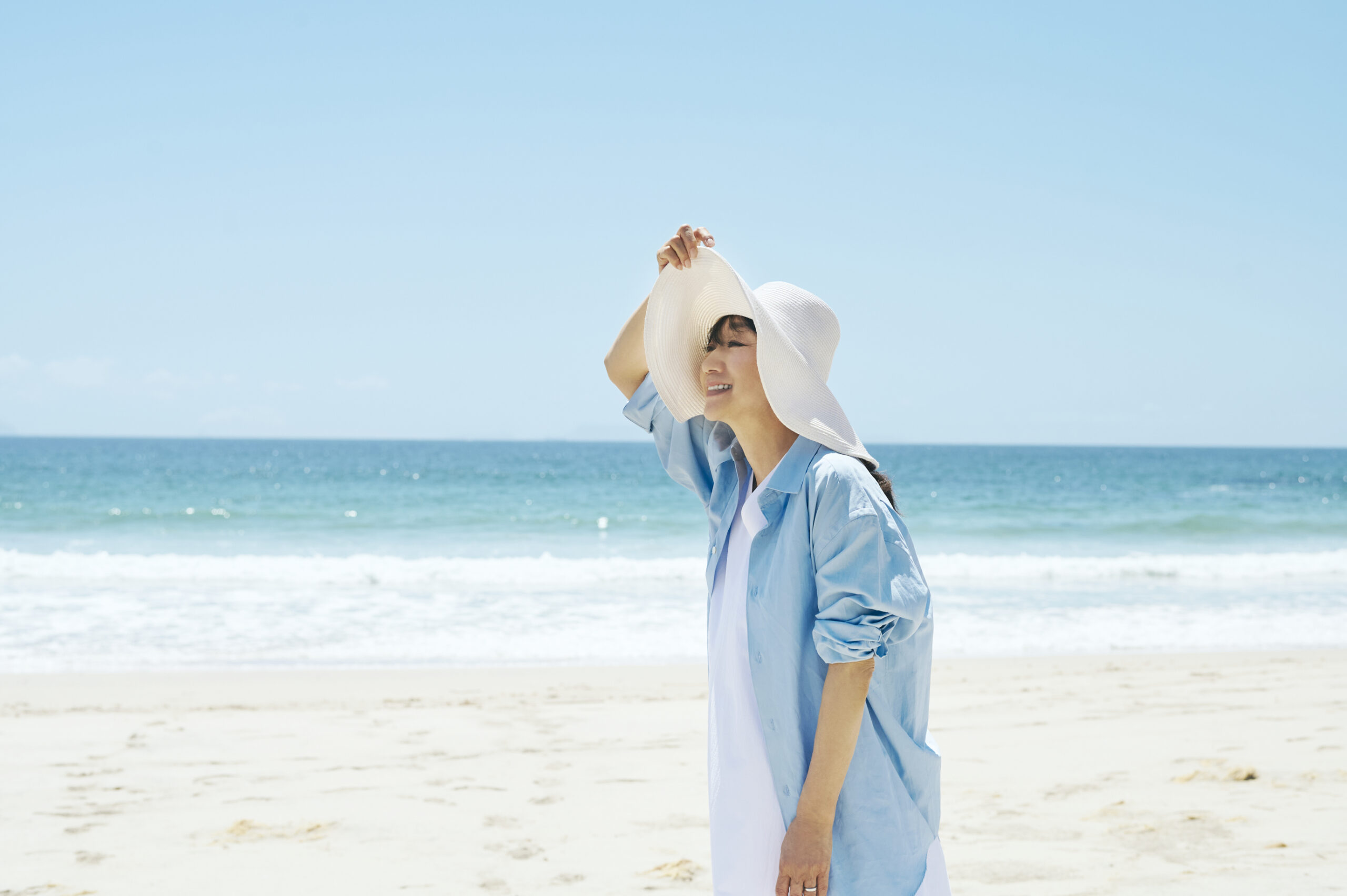 老けまぶたも、暑苦しさも一掃。
夏のアイメイク、最適解。
