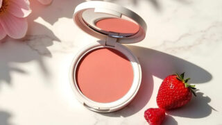 “チーク迷子”を抜け出して、大人の頬に幸せ感を。